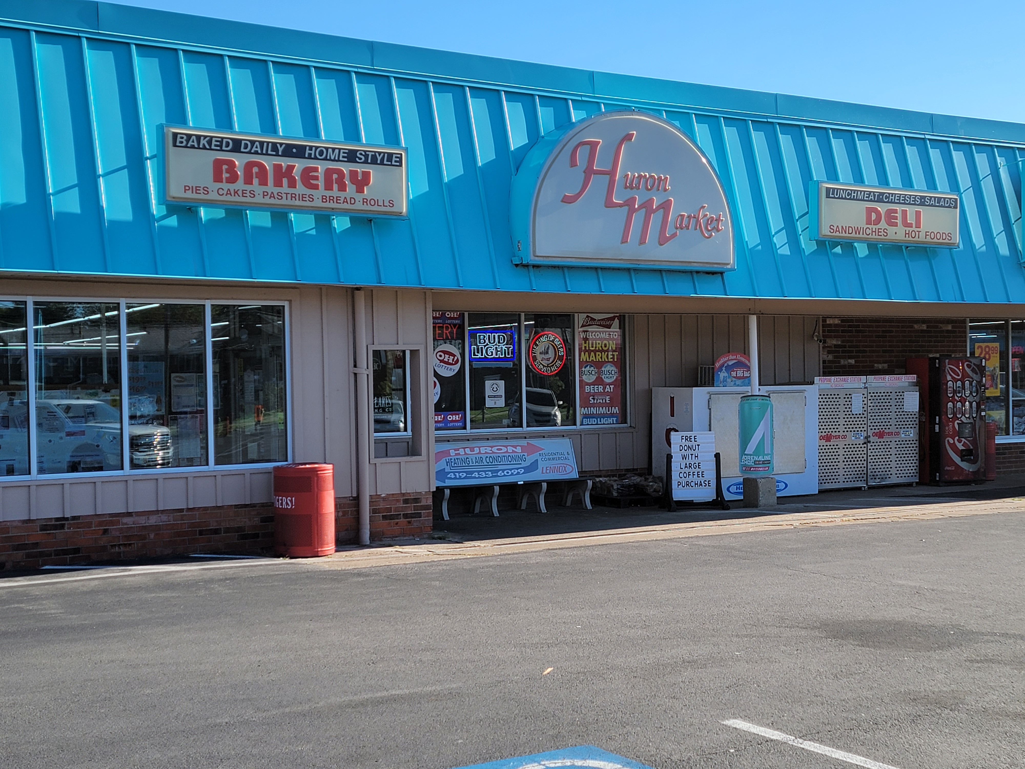 outside view of Huron Market